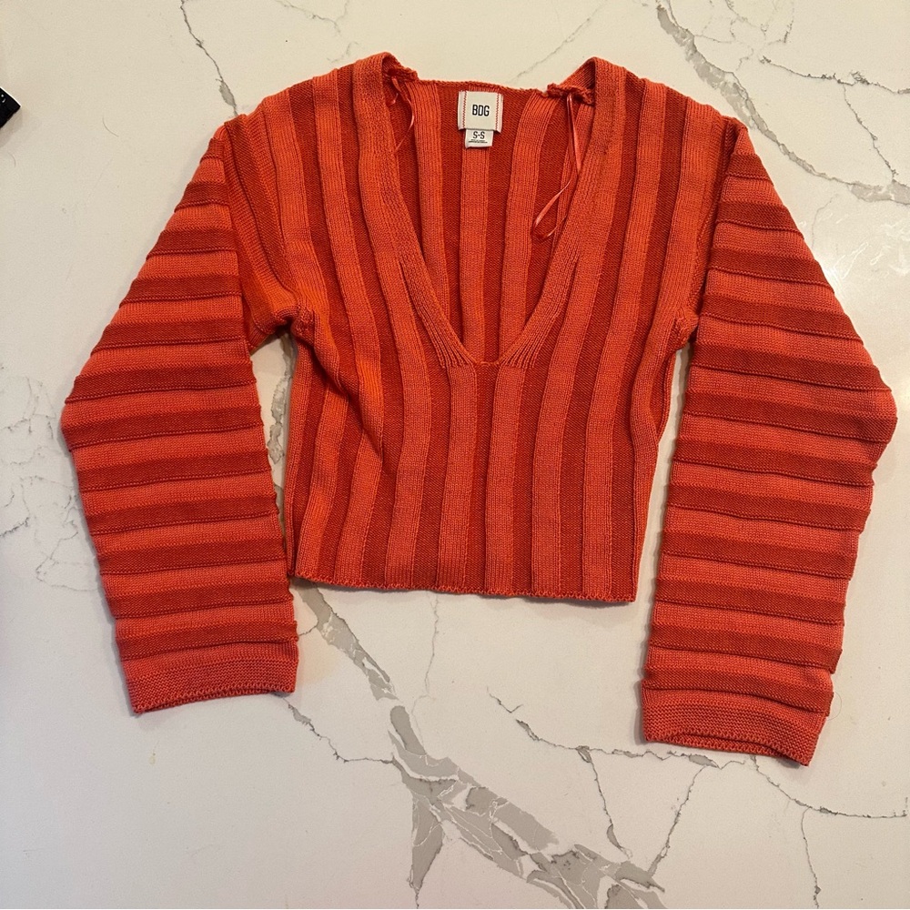 BDG cropped sweater. Vneck . Orange. Very good condition.